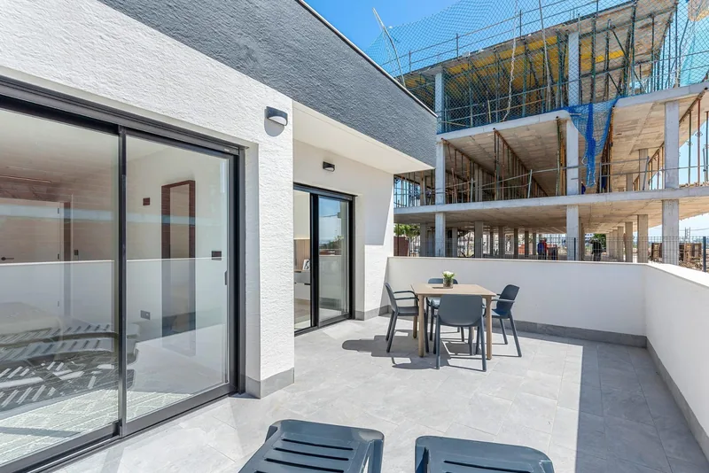 Nieuwbouw appartementen met toeristische vergunning en uitzicht op de lagune in El Raso Guardamar del Segura